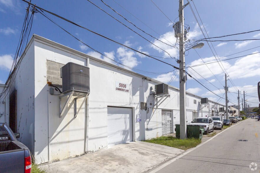 More Photos Of 5764-5806 Commerce Ln, South Miami Showroom For Lease