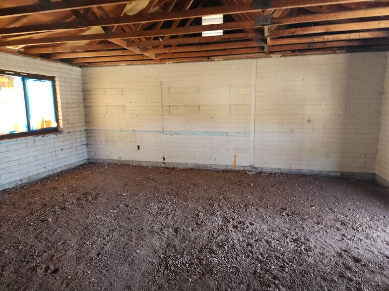 More Photos Of 704 S Meadow St, Payson Office For Sale