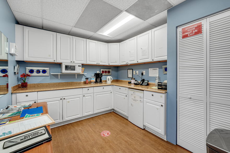 More Photos Of 101 Chestnut St, Gaithersburg Medical For Sale