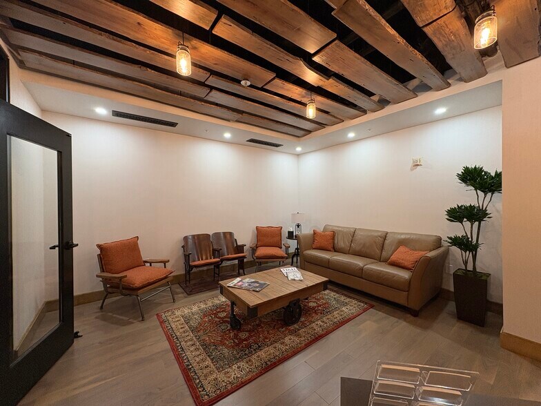 More Photos Of 1990 Main St, Sarasota Loft Creative Space For Lease