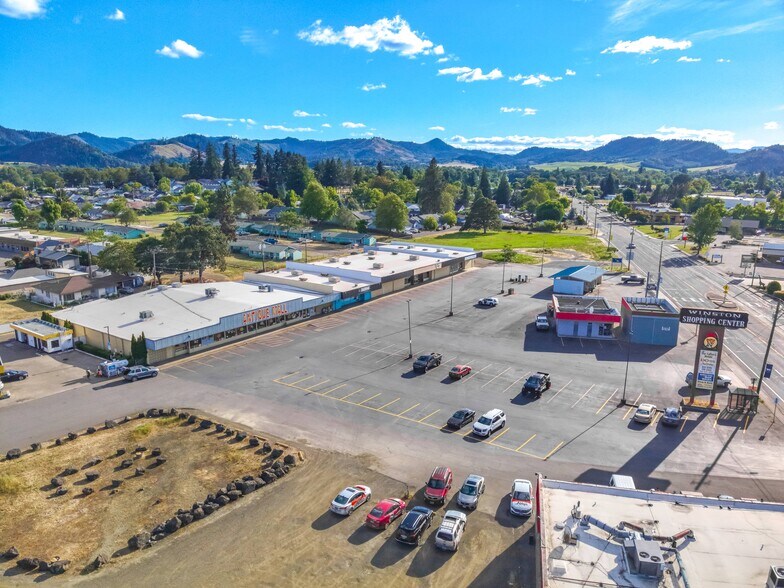 More Photos Of 120 SW Douglas Blvd, Winston Supermarket For Lease