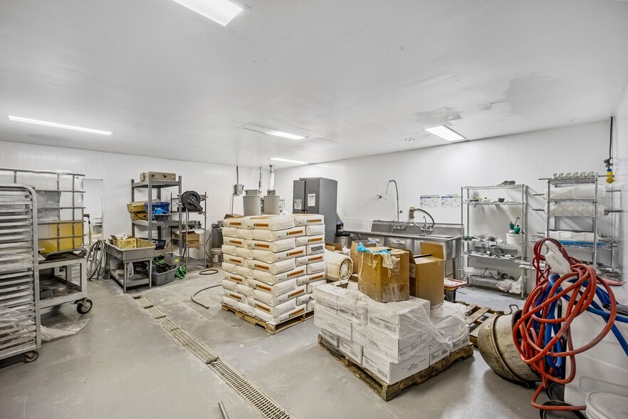 More Photos Of 381 Vineyard Ave, Highland Refrigeration Cold Storage For Sale