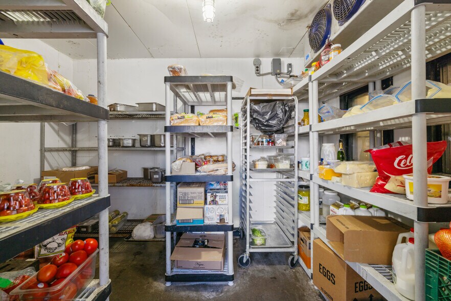 More Photos Of 2126 Broadway st, Malin Sports And Entertainment For Sale