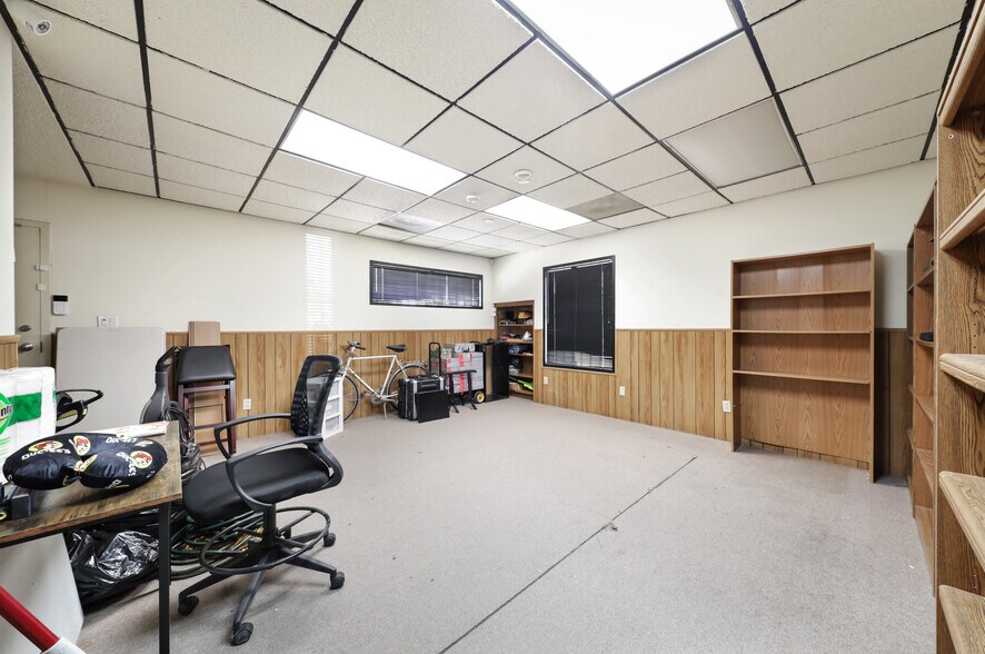 More Photos Of 931 26th St, Bakersfield Movie Radio TVStudio For Sale