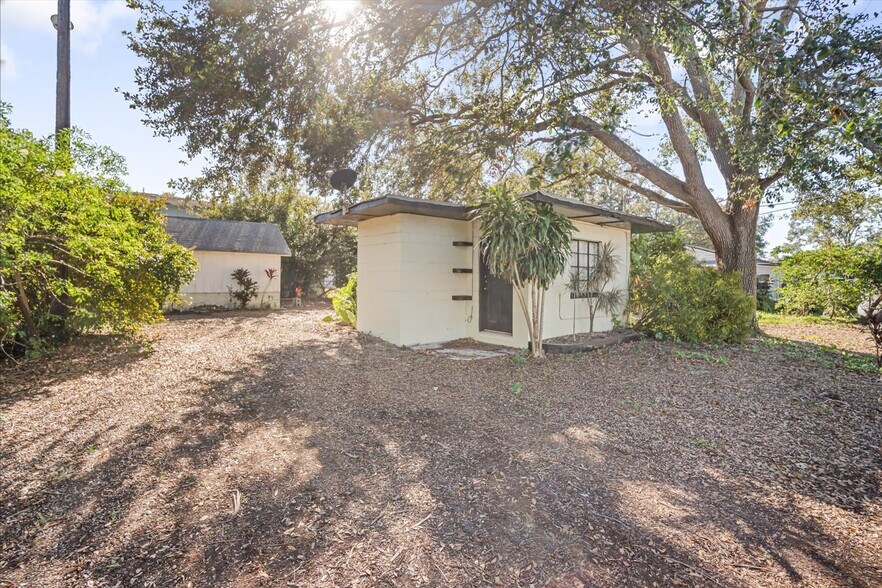 More Photos Of 13642 N Florida Ave, Tampa Freestanding For Sale