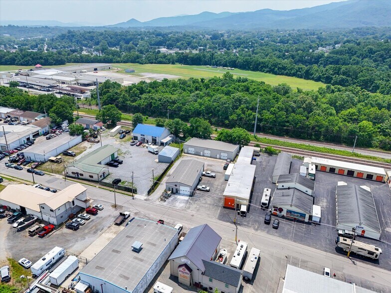 More Photos Of 722-726 Roanoke St, Salem Research And Development For Sale