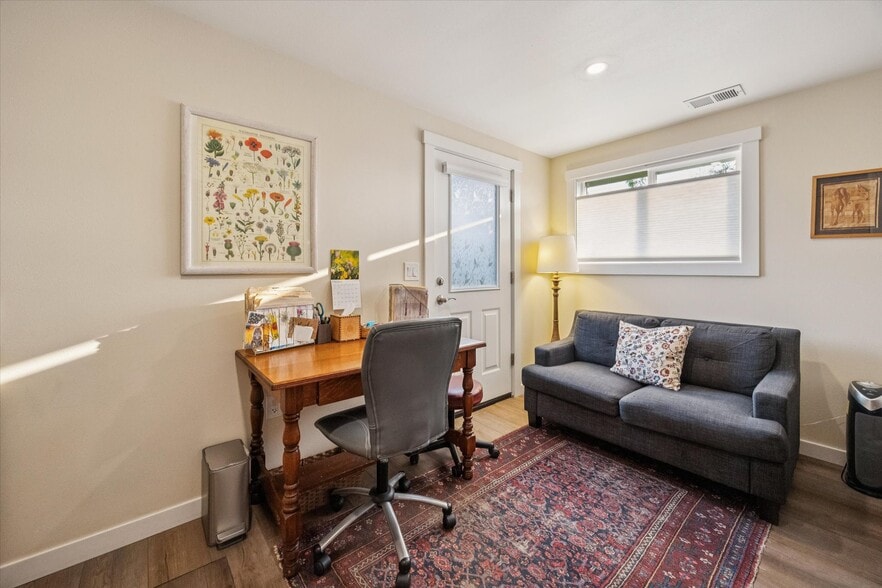 More Photos Of 615 SE 1st Ave, Canby Office For Sale