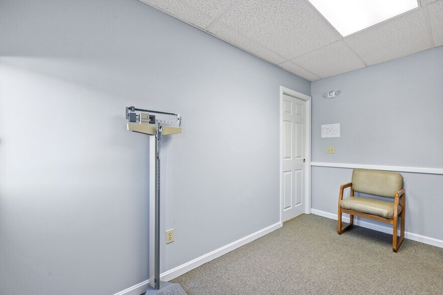 More Photos Of 214 Lake St, Bristol Office For Sale