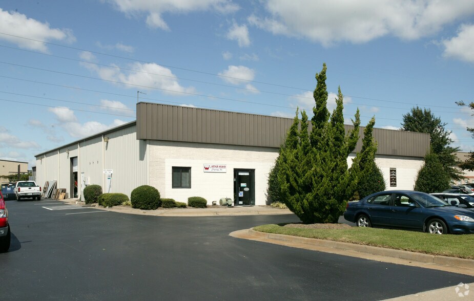 More Photos Of 908 Executive Ct, Chesapeake Warehouse For Lease