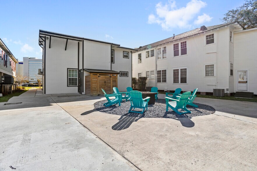 More Photos Of 782 Water St, Biloxi Office For Sale