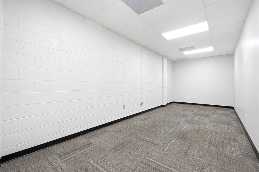 More Photos Of 111 W Hazel St, Albion Light Manufacturing For Sale