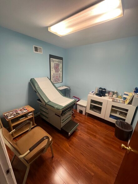 More Photos Of 7121 W Manchester Ave, Los Angeles Medical For Lease