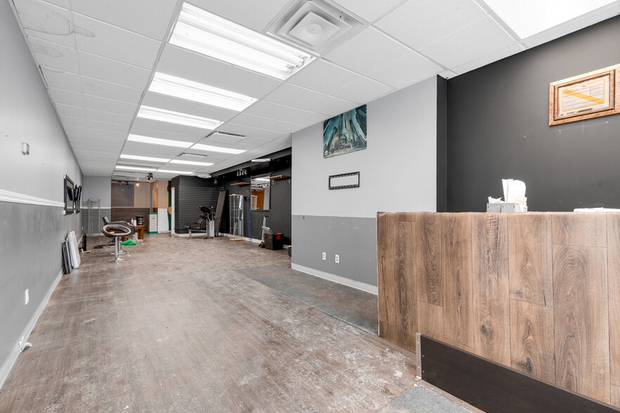 More Photos Of 276-280 Boul Saint-Luc, Saint-jean-sur-richelieu Storefront Retail Office For Lease