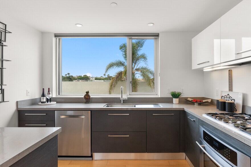 More Photos Of 930-932 Manhattan Beach Blvd, Manhattan Beach Office Residential For Sale