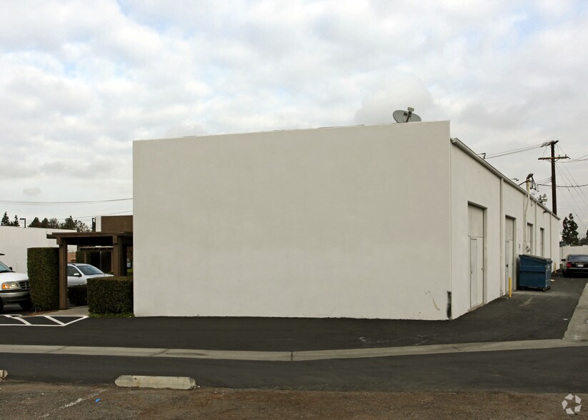 More Photos Of 249 E Emerson Ave, Orange Warehouse For Lease