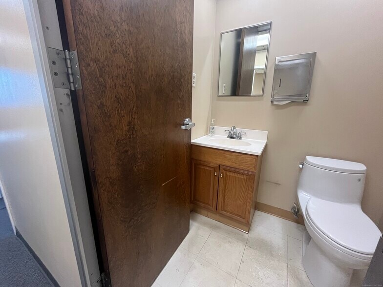 More Photos Of 100 Retreat Ave, Hartford Medical For Sale