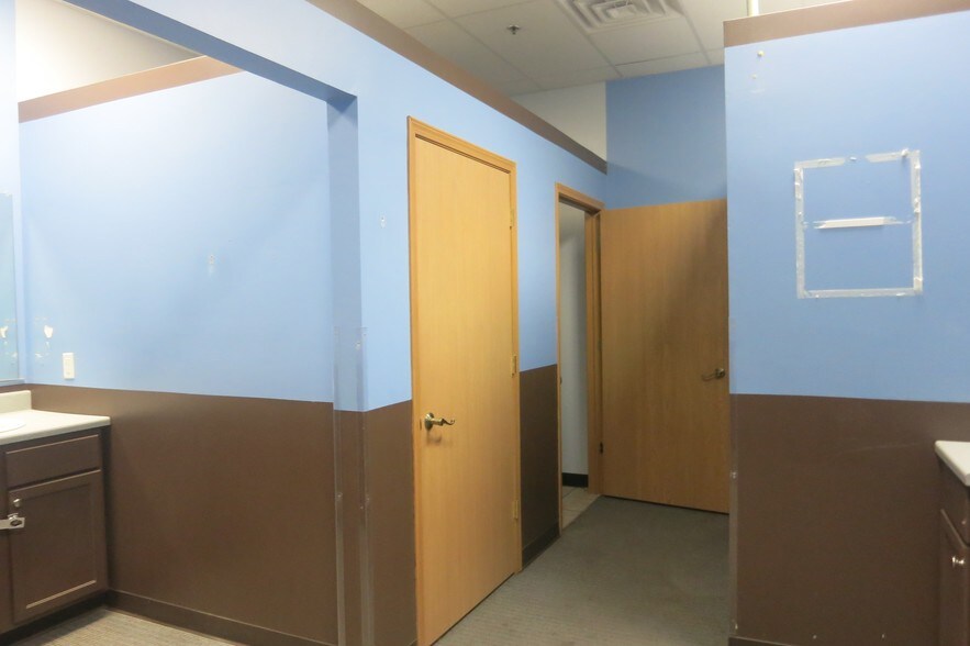 More Photos Of 1901 Hamilton Blvd, Sioux City General Retail For Sale