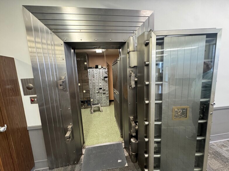 More Photos Of 612 Highway 11 S, Meridian Specialty For Sale