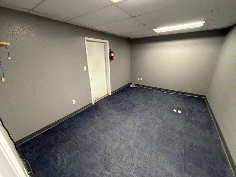 More Photos Of 3917 1st St, Abilene General Retail For Lease