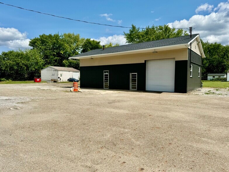 Primary Photo Of 1475 Massillon Rd, Akron Convenience Store For Lease