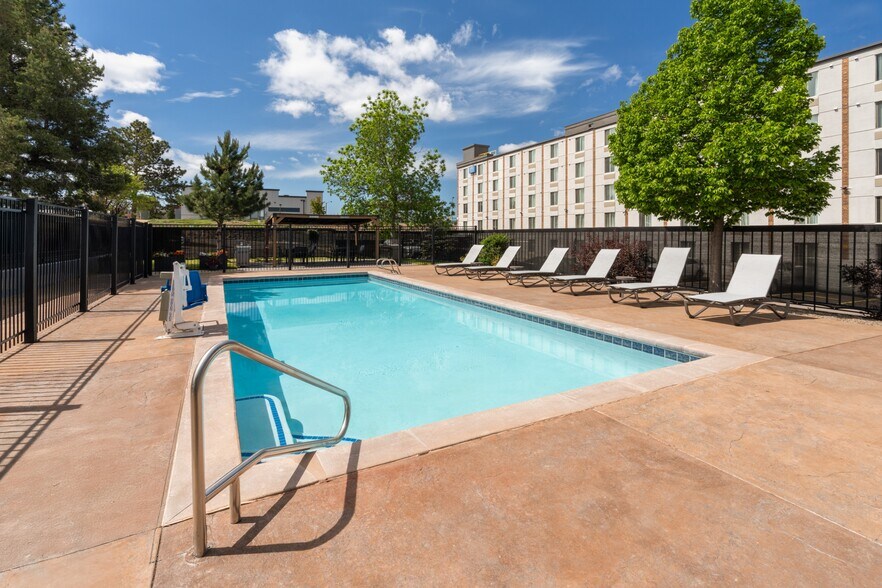 More Photos Of 9231 E Arapahoe Rd, Greenwood Village Hotel For Sale