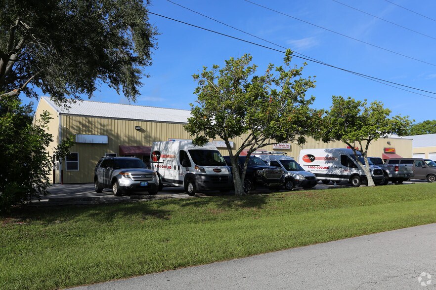 More Photos Of 1556-1578 SE South Niemeyer Cir, Port Saint Lucie Warehouse For Sale
