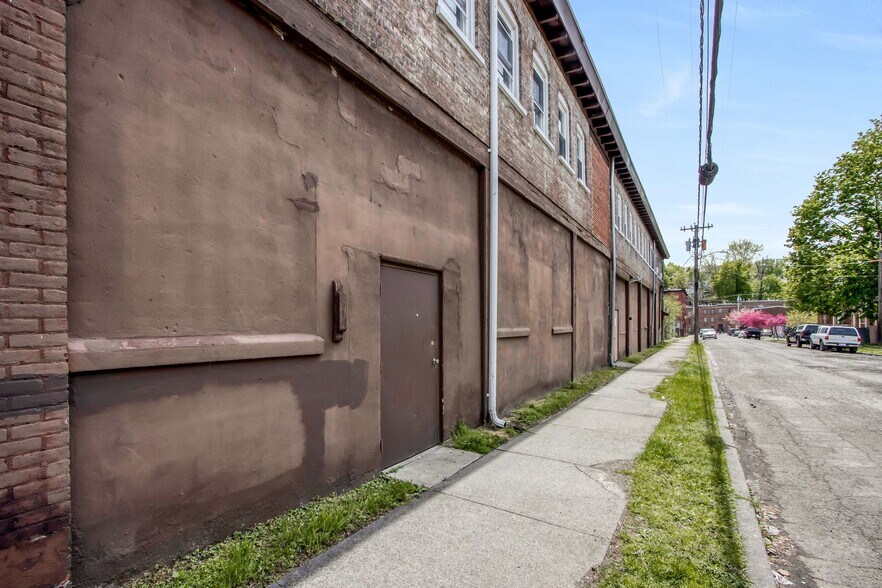 More Photos Of 24 Johnes St, Newburgh Light Manufacturing For Lease