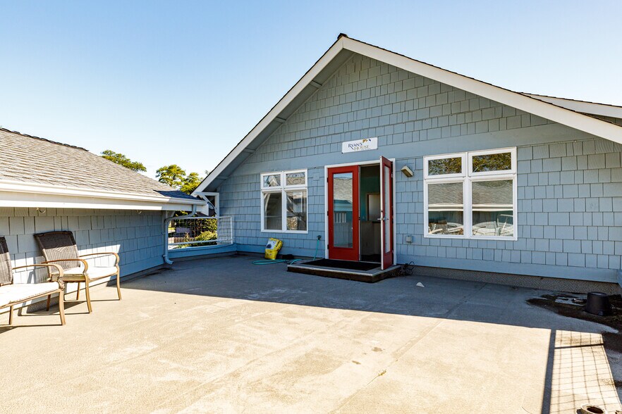 More Photos Of 35 SE Ely St, Oak Harbor Office For Sale