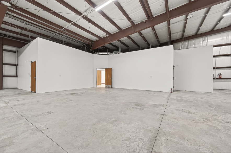 More Photos Of 10038 Grover Ln, Houston Warehouse For Sale
