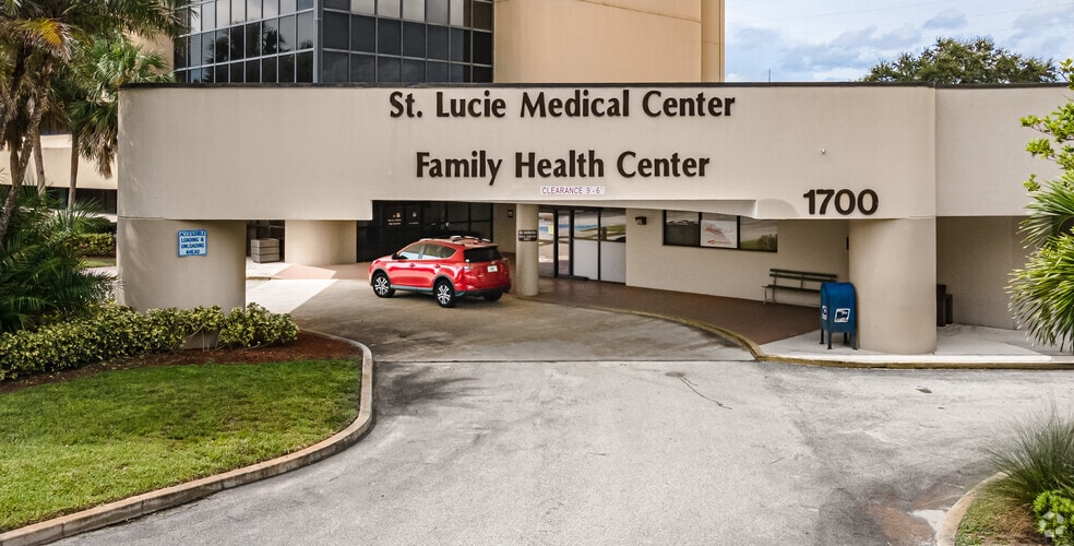 More Photos Of 1700 SE Hillmoor Dr, Port Saint Lucie Medical For Lease