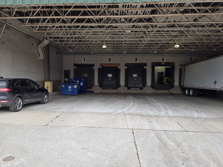 More Photos Of 2085 Humphrey St, Fort Wayne Loft Creative Space For Lease