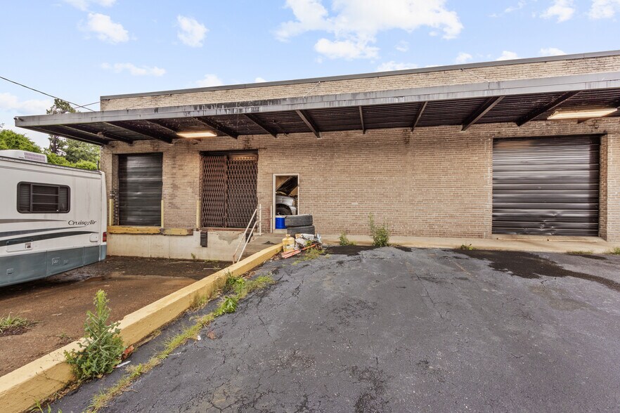 More Photos Of 1862 LATHAM St, Memphis Warehouse For Sale