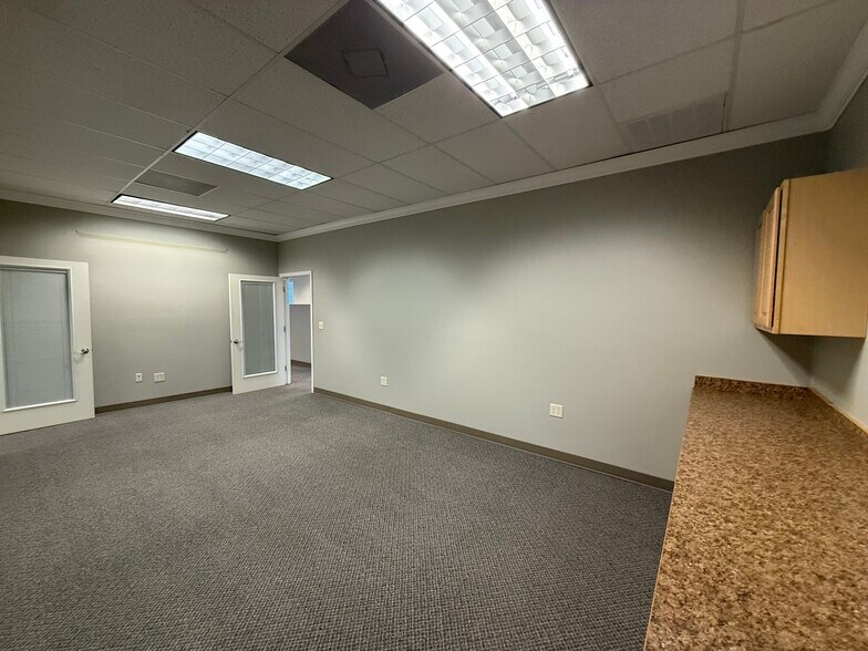 More Photos Of 1405 Victor Ave, Redding Office For Lease