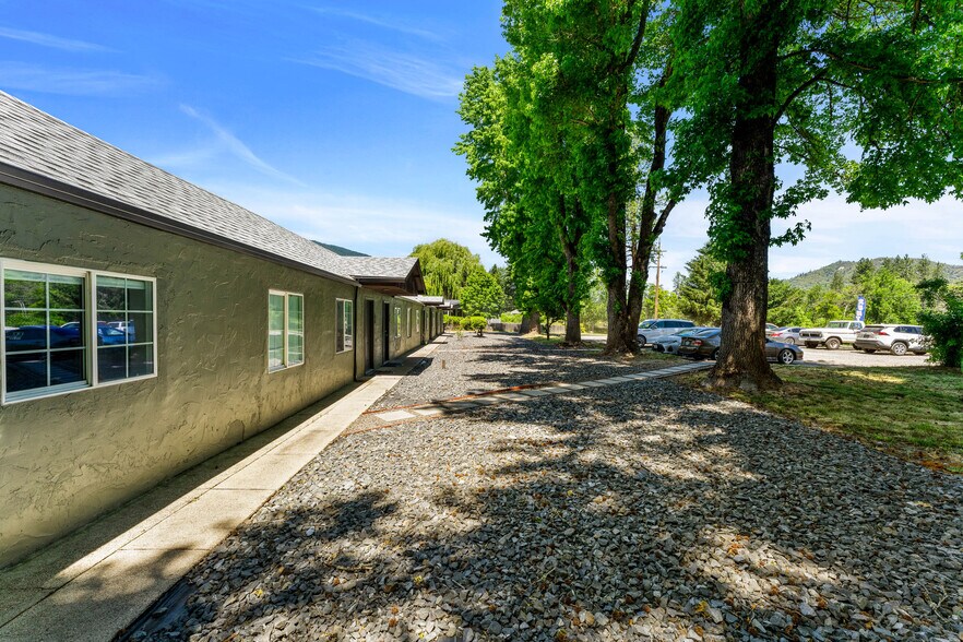 More Photos Of 5333 Rogue River Hwy, Gold Hill Multifamily For Sale