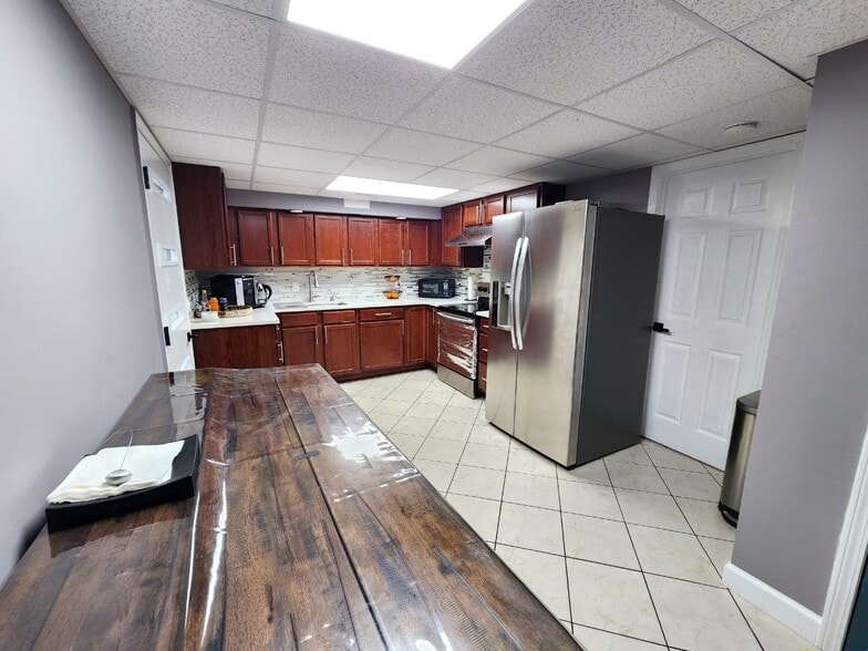 More Photos Of 7511 Leavenworth Rd, Kansas City Auto Repair For Sale