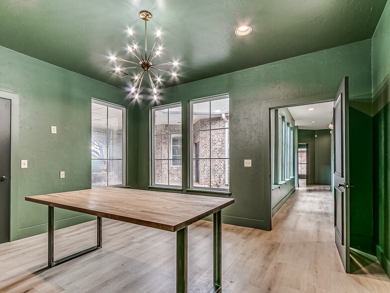 More Photos Of 1725 W 33rd St, Edmond Office For Sale