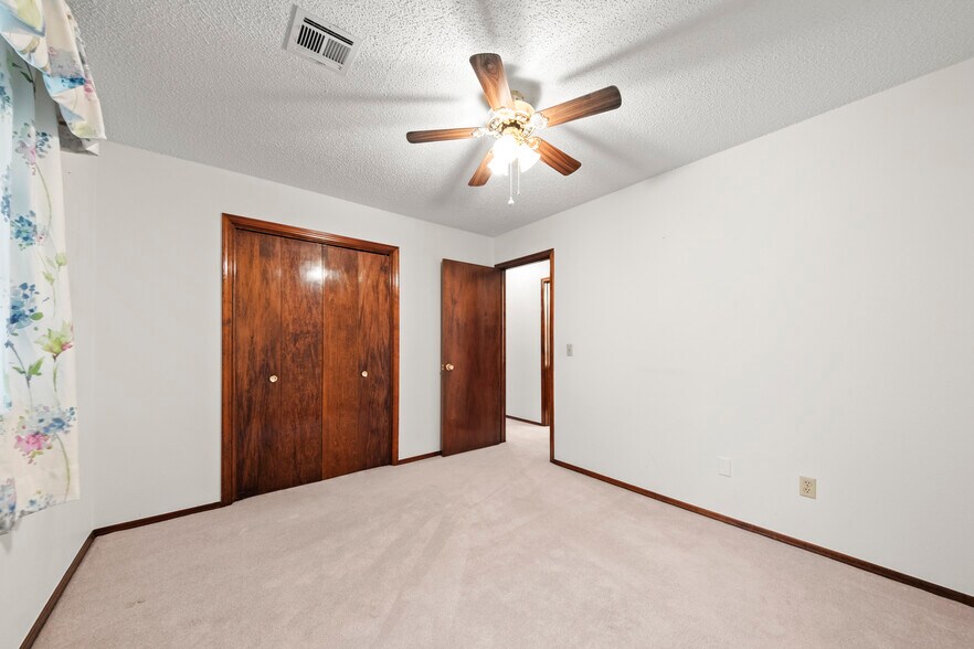 More Photos Of 523 W Country Club Rd, Chickasha Office Residential For Sale