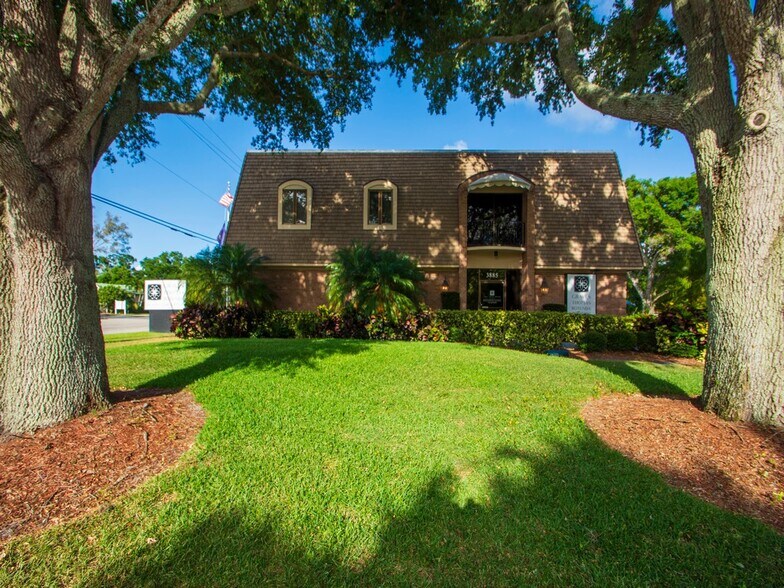 More Photos Of 3885 20th St, Vero Beach Office For Lease