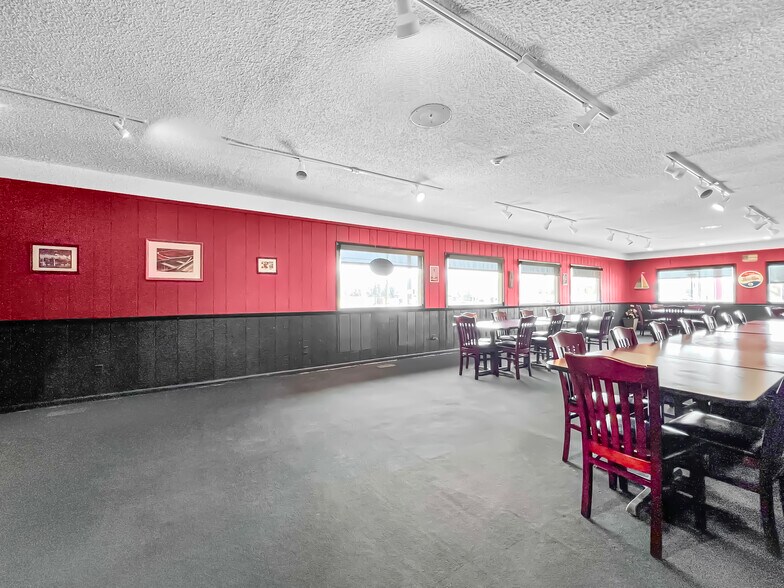 More Photos Of 15371 Highway 13 S, Hurricane Mills Restaurant For Lease