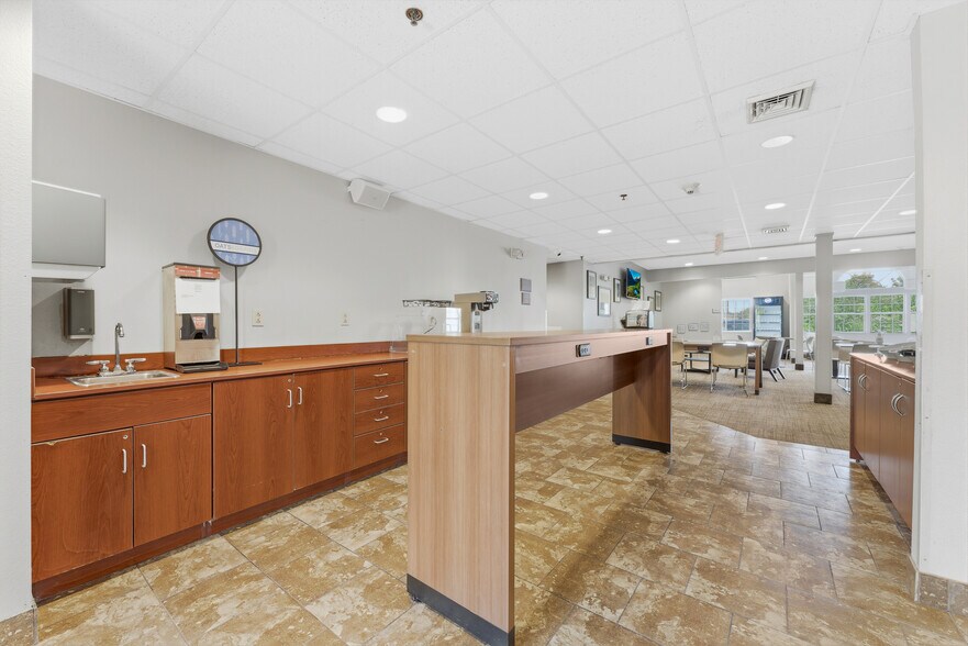 More Photos Of 15 Lawless Rd, Morgantown Hotel For Sale