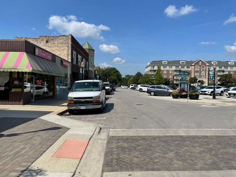 More Photos Of 122B W Calendar Ave, La Grange General Retail For Lease