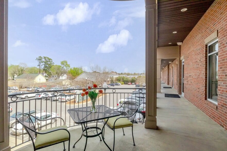 More Photos Of 101 E Market St, Smithfield Office For Lease