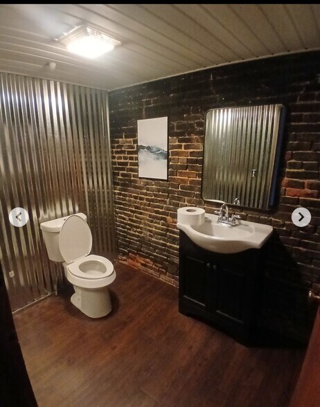 More Photos Of 186 Main St, Greenville Storefront Retail Office For Lease