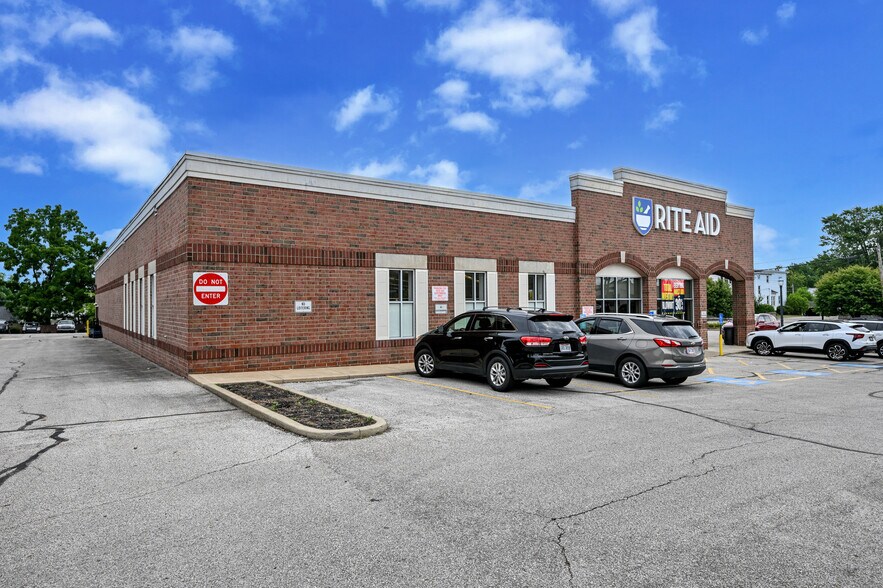 More Photos Of 207 N Court St, Medina Freestanding For Lease