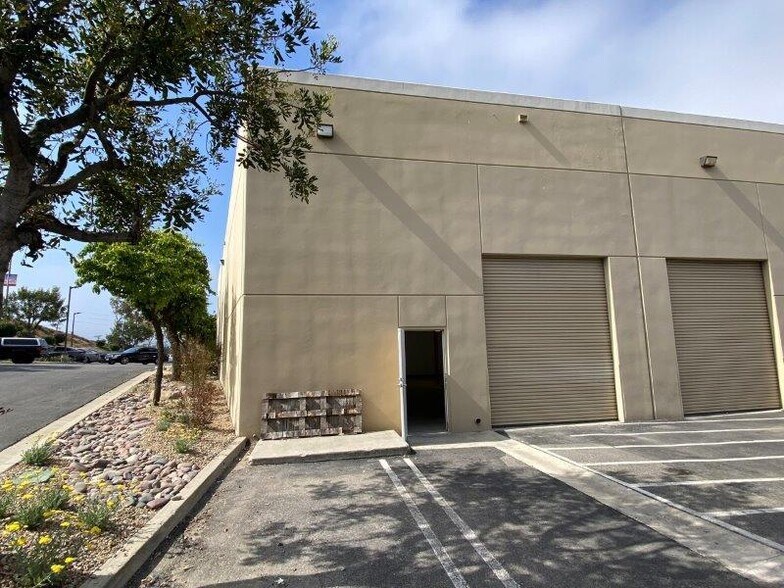 More Photos Of 21-29 W Easy St, Simi Valley Unknown For Lease