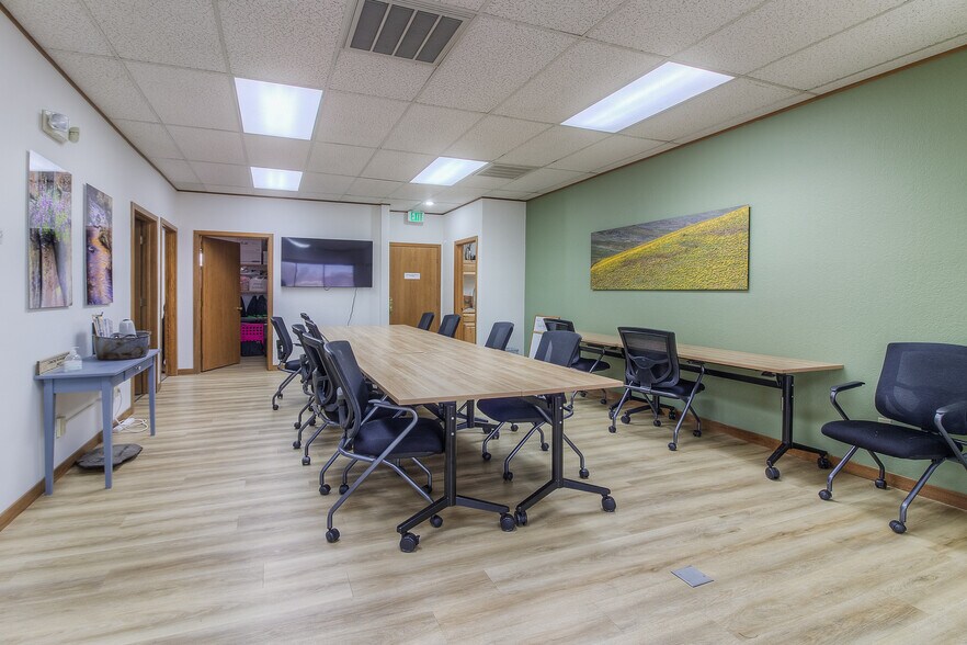 More Photos Of 304-308 N 3rd St, Yakima Office For Sale