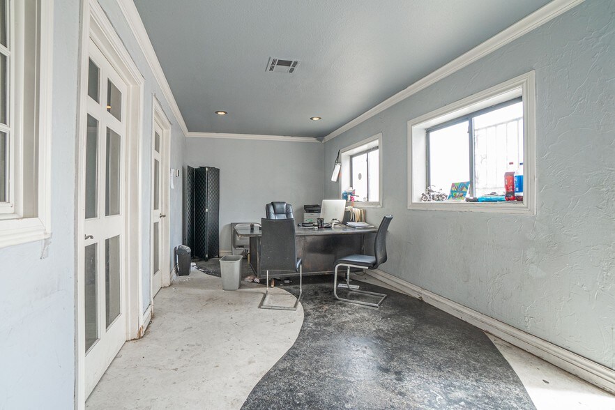 More Photos Of 301 SW 59th St, Oklahoma City Auto Repair For Sale