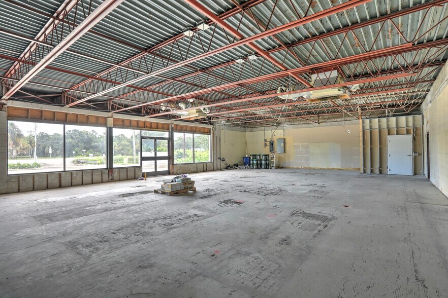More Photos Of 8801 20th St, Vero Beach Convenience Store For Lease