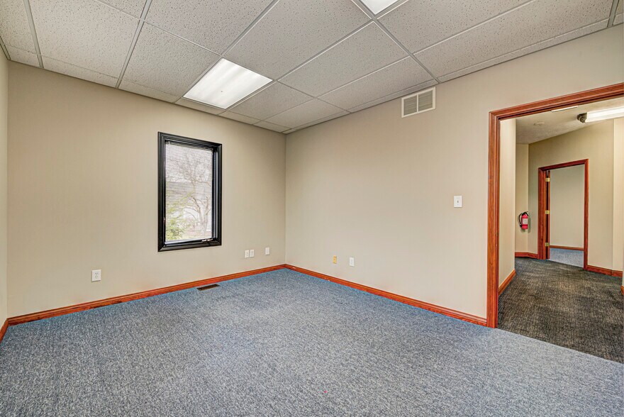 More Photos Of 4582 Northwest Plaza West Dr, Zionsville Office For Lease
