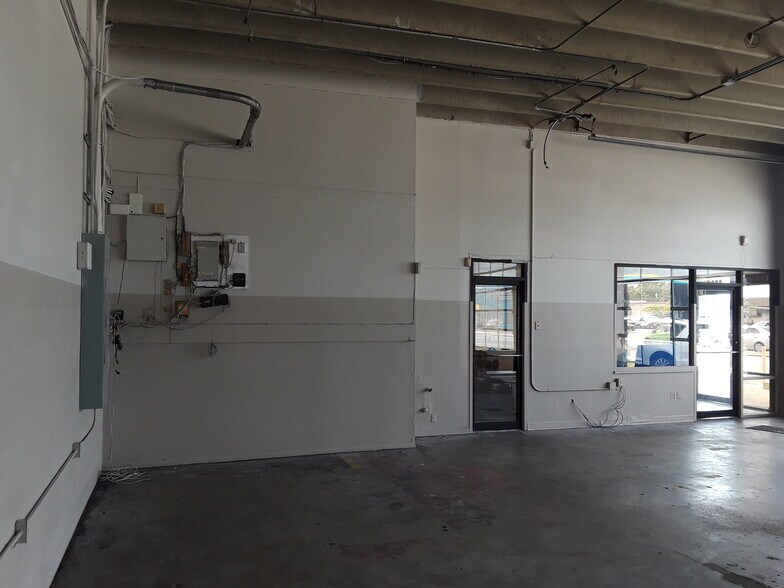 More Photos Of 2022 12th St, Sarasota Auto Repair For Lease